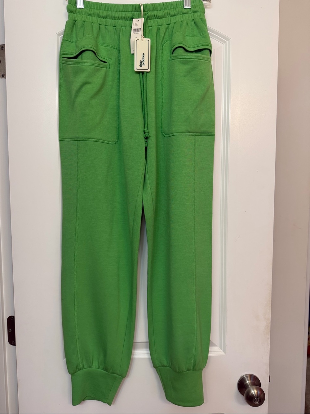 Daily Practice Women's Green Drawstring Joggers with Front Patch Pockets